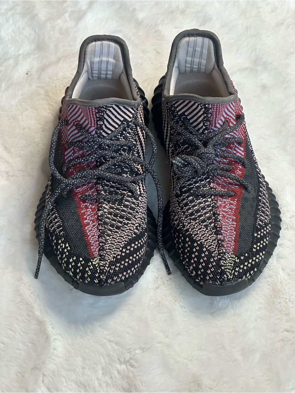 Yeezy Boost 350 V2 Sneakers Size 9 Men’s